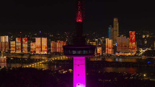岳麓山上最佳观景点来了！长沙新晋文旅地标“长沙之眼”今日试运营