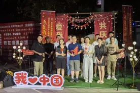 国庆嗨唱无界！街头音乐会，用歌声共庆华诞！图片