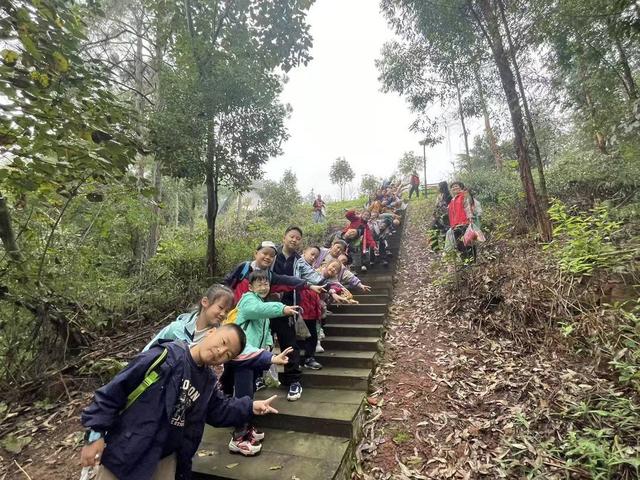 首个秋假去哪里？自贡高新区28名“小小探险家”探秘森林挑战自我