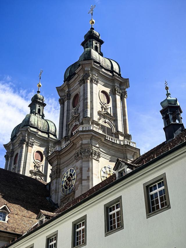 晚潮｜圣加仑的书卷与凸窗