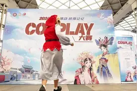 一场蓄谋已久的变装转场！ 只要跨过手机就可以Cos任意一个角色→图片