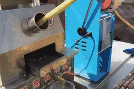 街头经常出现，很多人爱喝！网友：刚买过，看完不敢喝了！图片