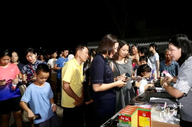 中秋夜，这个艺术原乡烟花璀璨喜迎近万来客