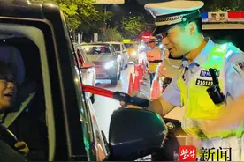 “两节”临近，南京江北交警提醒出行市民，这些路段容易拥堵——图片