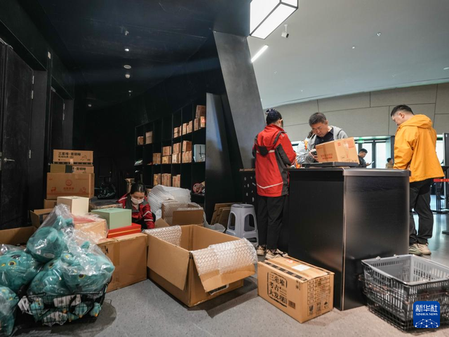 新时代中国调研行之文化中华｜文物的“新展厅”：三星堆文创潮玩的出圈密码