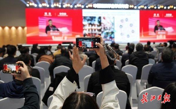 “小众社区”蝶变“超级旅游目的地”，武汉城市更新“有根有魂有活力”