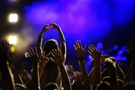 演唱会变身大型KTV 年轻人为啥乐意埋单图片