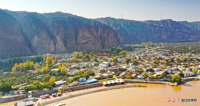 黄河绕村 石林映日 景泰龙湾村的金黄太治愈