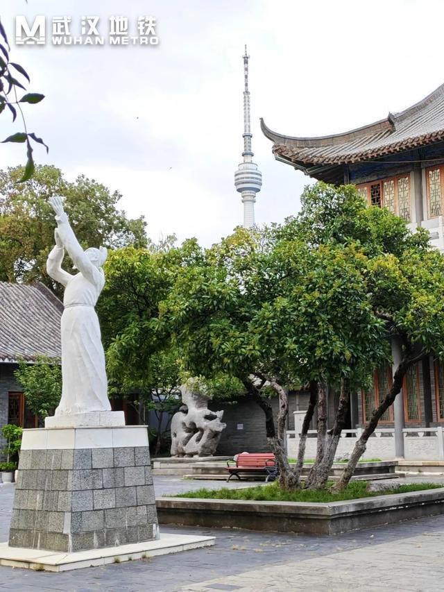 李白崔颢没见过的武汉，被地铁串成了诗