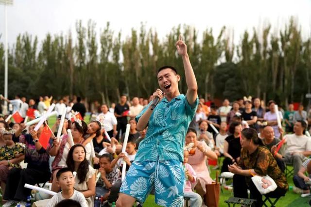“眺望”天山南麓，释放青春活力