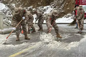 湖北黄梅全力应对低温雨雪冰冻天气图片