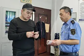 粗心旅客遗失近7万现金，铁路工作人员发现后归还图片