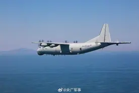 海空织网！海军航空兵跨昼夜飞行训练图片