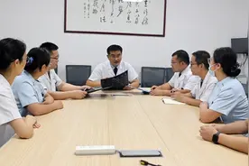 您守卫祖国安宁，我们守卫您的健康——103岁抗战英雄遭遇生命危险，这个团队不开刀8分钟解决“大问题”图片