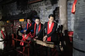 新年祈福！刚刚，“成都第一钟”撞响新春钟声图片