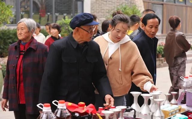 环县国庆假期第三天人气“爆棚” 超8万游客共赴文旅盛宴