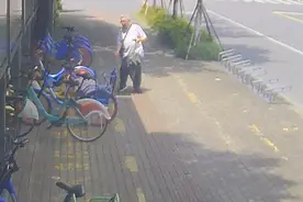 教科书式救援！这位00后帅小伙，火了图片