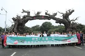 加油站开卖贡园荔枝！广东石化易捷便利店开展特色生鲜销售图片