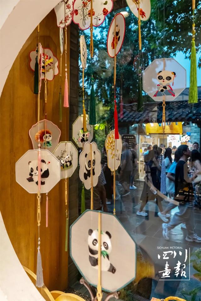画卷天府·熊猫文化｜聚焦新生代青春消费 熊猫文创如何焕新“破圈”