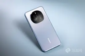 目前旗舰新机中最为强大的标准版 荣耀Magic7手机评测图片