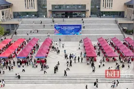 近百家企业来校榄才！湖北恩施学院举办2025届毕业生秋季大型供需见面会图片