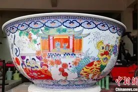 景德镇创作团队解码春晚亮相的“春碗”图片