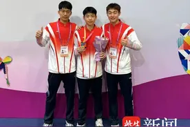 扬州蹦床小将获亚洲冠军图片