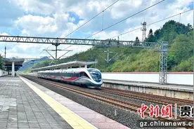 10月11日起成都局将实行新的列车运行图图片