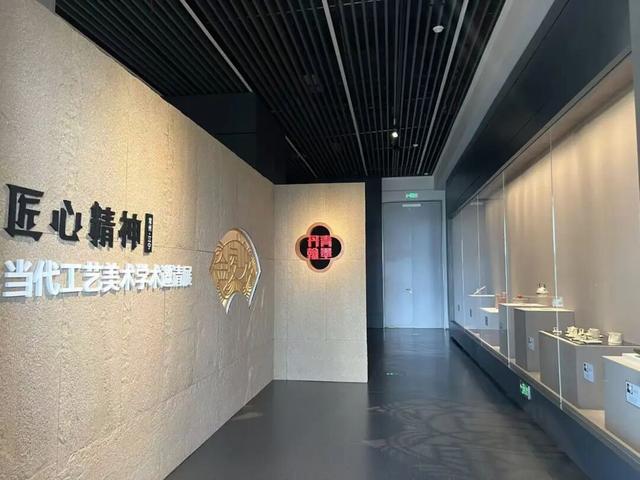 8天，323万人次！