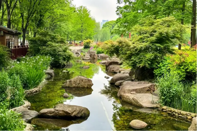 上海市中心又一公园拆除围墙！内藏明城墙和宝藏机位！怎么还有个“灶披间”？