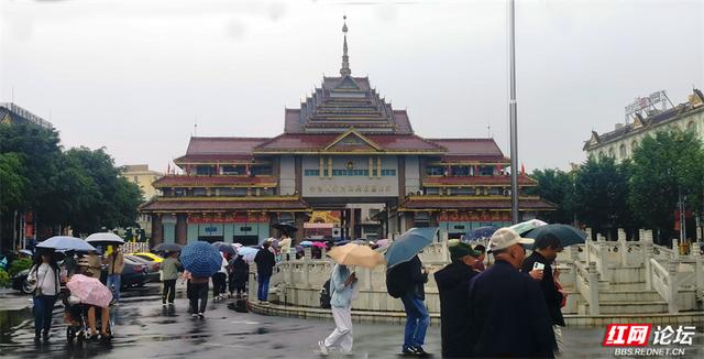 岁暖时刻丨瑞丽“一寨两国”，走一步到缅甸，转个身是家乡