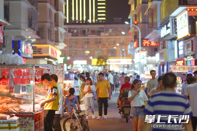 夏日烟火气 点亮夜经济
