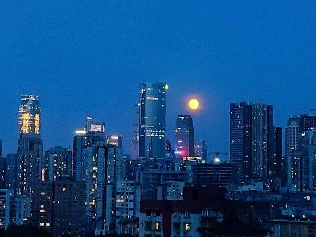 “红月亮”来了！用手机拍月全食怎样最出片？专家：曝光时间要足够长