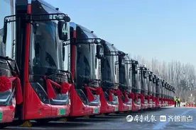 新车上线助春运！烟台120台纯电动新能源公交车正式运营图片