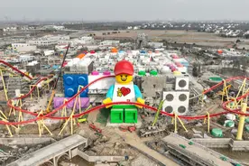 乐高乐园巨型乐高小人仔已就位！图片