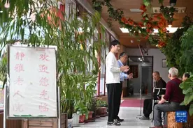 “哏都养老院”来了年轻人图片