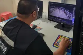 网格员化身侦探，迅速帮小朋友找回书包图片