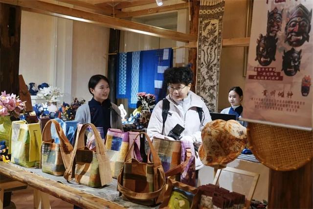 从城市传说到文旅新地标：花果园国际文化艺术交流中心变身市民冬日打卡地