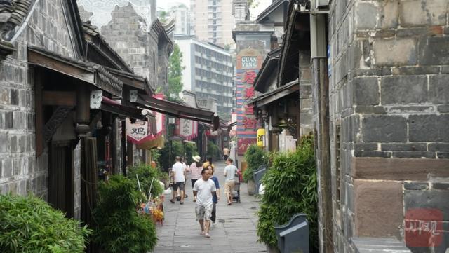 城市“成长记”⑦丨宜宾：城市更新，昔日“背街小巷”变身“时尚街区”