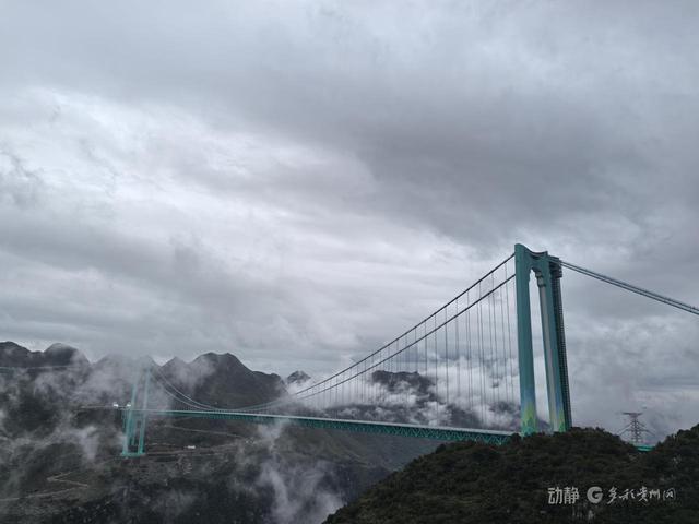 逛吃贵州丨花江峡谷大桥初体验，天地之间，既壮阔又渺小