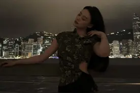 范志毅之女范斯晶晒街拍照，马镇留言：拍照技术还可以吧 乖😍图片