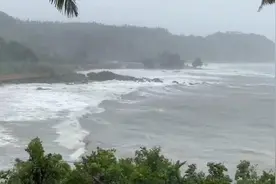 新华全媒+｜记者现场直击超强台风“摩羯”登陆图片