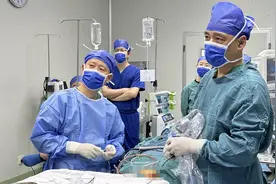 男子摔伤后左眼失明，鄂晋两省专家紧急“抄近道”减压让其重见光明图片