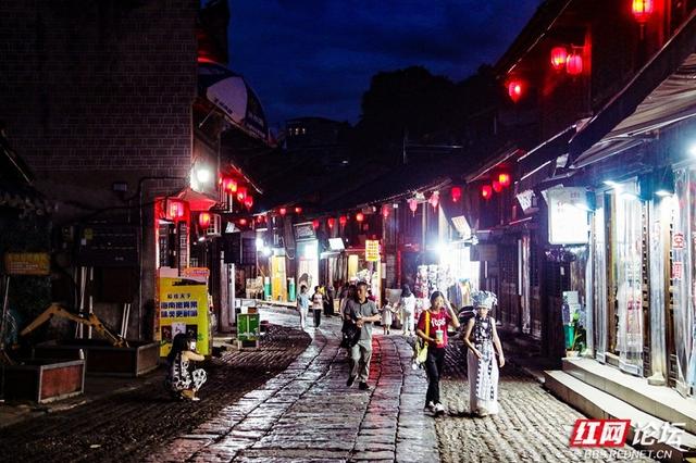 宵灯轻点，慰藉尘心的一场零陵夜色