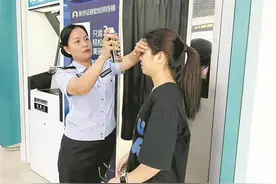 244万张身份证未来4年过期 泉州公安解读多种证件“换新”方式图片