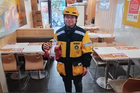 暖心故事｜外卖小哥热情服务 蓉城你我不见“外”图片