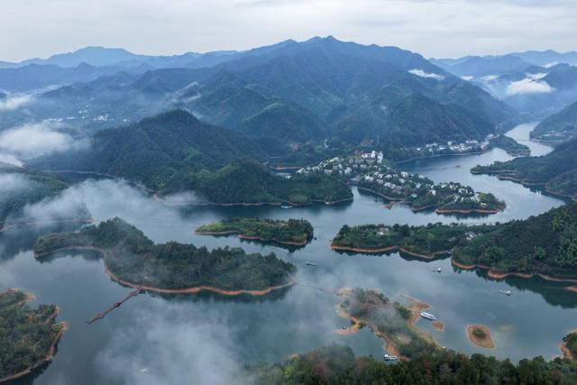 黄山：雨后云海美如画