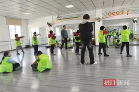 热血冬日，“武”动青春，武汉青山这个社区爱心托管班开设搏击课图片