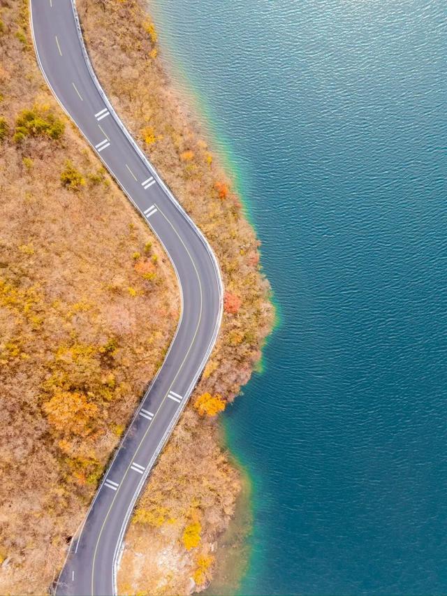 很少用“震撼”形容一座山！