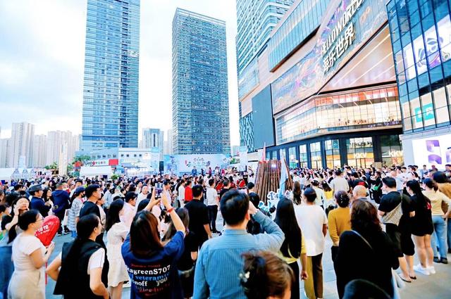火把节开启昆明盛夏狂欢丨赴官渡之约，在火光中拥抱民族热情，在歌舞里感受昆明的“悠悠坦坦”